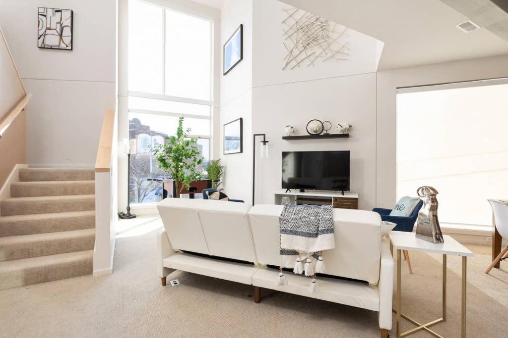 Upscale 3Br Penthouse By Cozysuites อินเดียนาโพลิส ภายนอก รูปภาพ