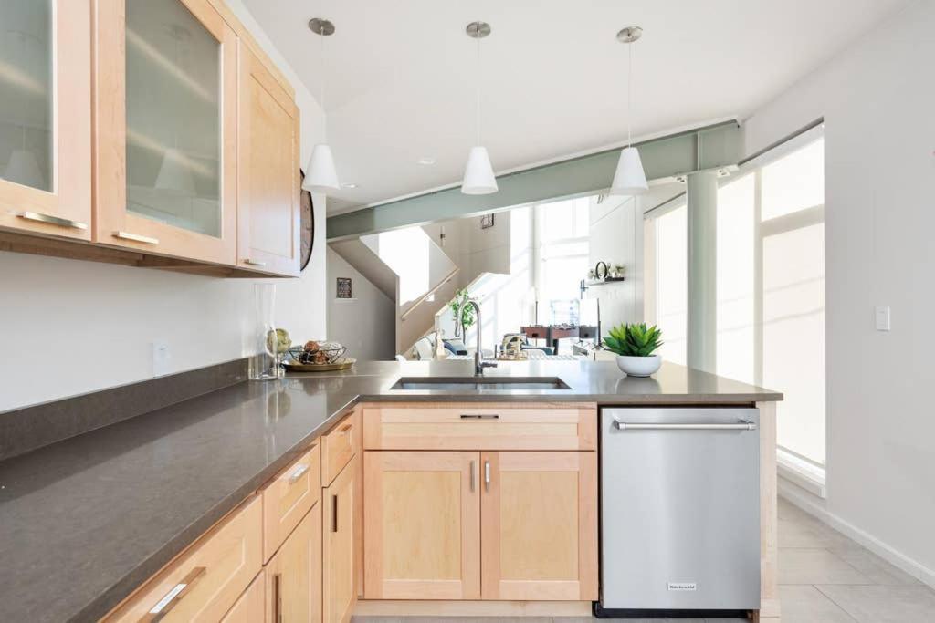 Upscale 3Br Penthouse By Cozysuites อินเดียนาโพลิส ภายนอก รูปภาพ