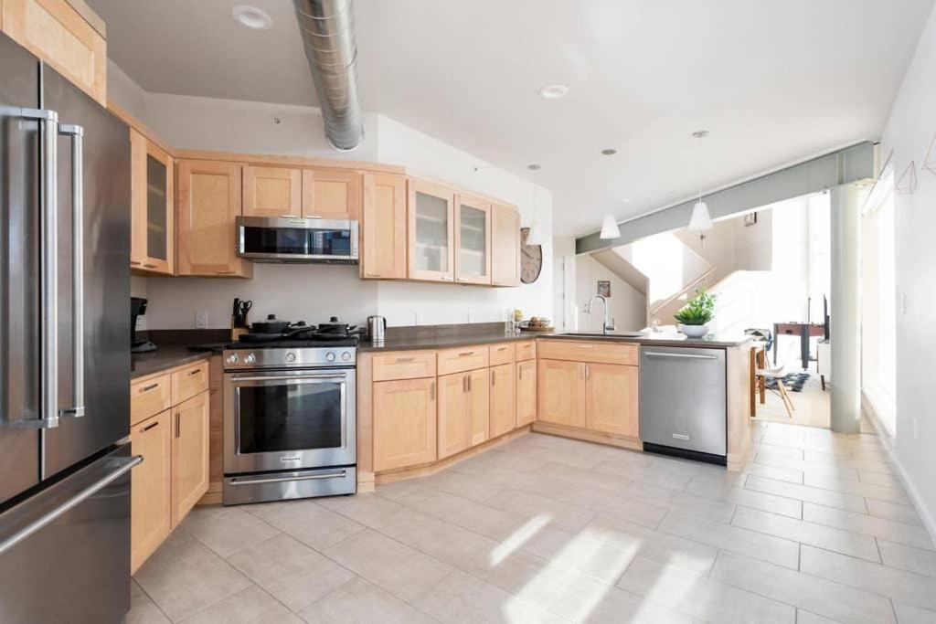 Upscale 3Br Penthouse By Cozysuites อินเดียนาโพลิส ภายนอก รูปภาพ