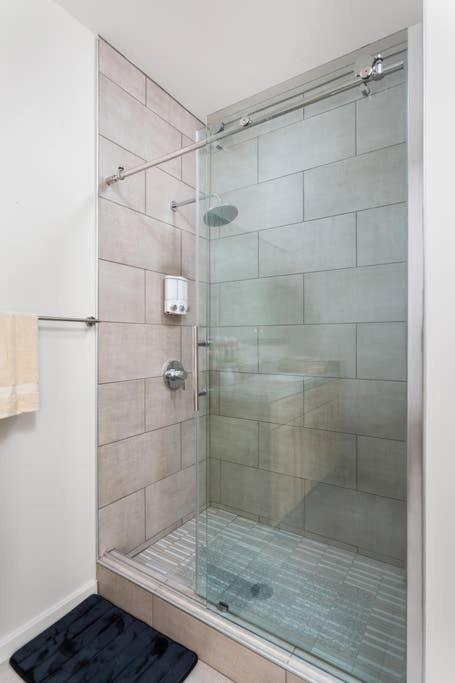 Upscale 3Br Penthouse By Cozysuites อินเดียนาโพลิส ภายนอก รูปภาพ